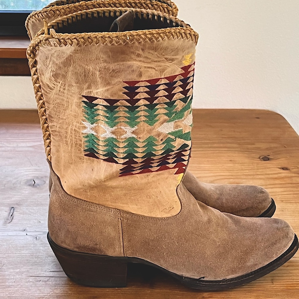 Embroidered Caborca Cowboy Boots